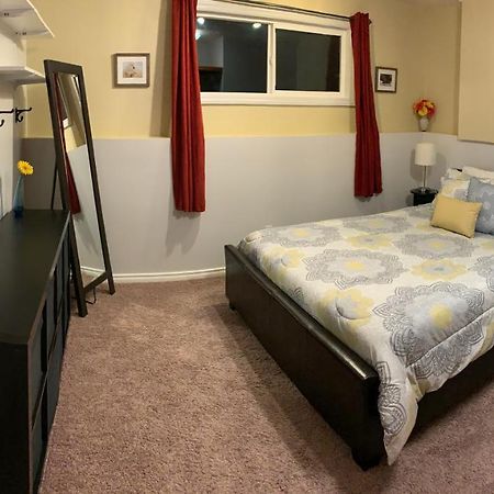 Newly Renovated Basement Suite! 莱斯布里奇 外观 照片