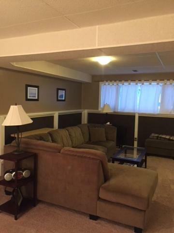Newly Renovated Basement Suite! 莱斯布里奇 外观 照片
